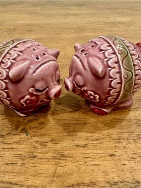Vintage Lefton Pink Pig Salt and Pepper Shakers Anthropomorphic
